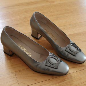 Vintage FERRAGAMO Silver Pumps - Size 5.5B